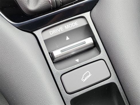 New 2026 Honda HR-V LX image 11