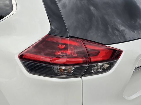Used 2020 Nissan Rogue SL w/ Premium Package FWD image 7