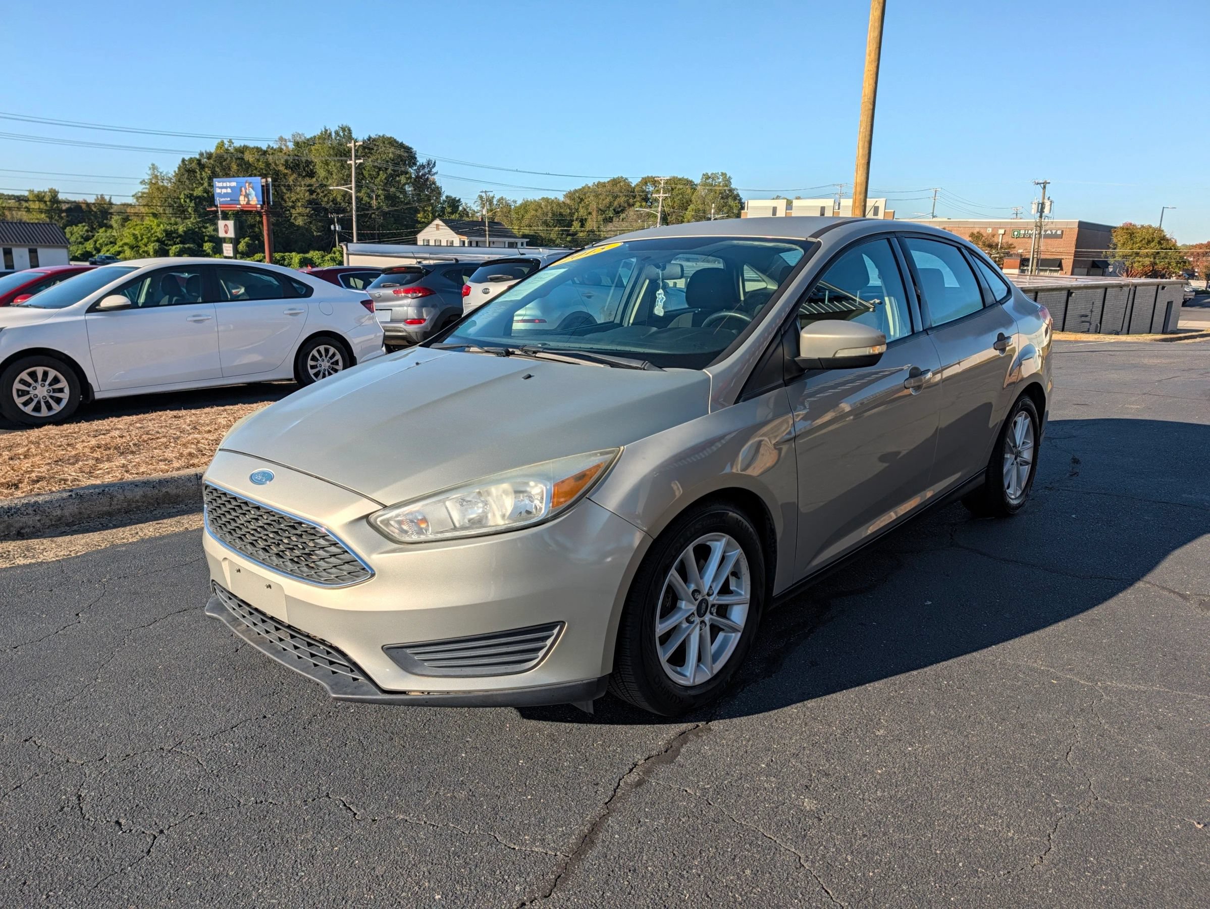 Used 2015 Ford Focus SE w/ SE Cold Weather Package FWD image 3