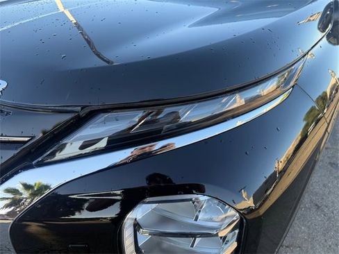 Used 2023 Mitsubishi Outlander ES image 29