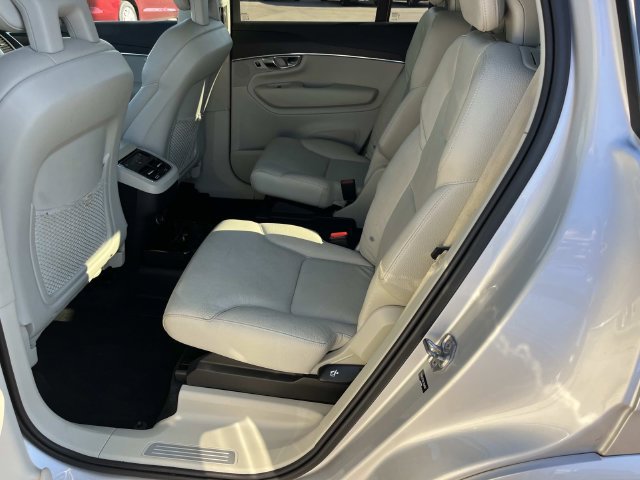 Used 2020 Volvo XC90 T6 Momentum AWD/4WD image 19