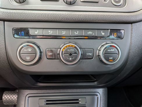 Used 2015 Volkswagen Tiguan SEL FWD image 18