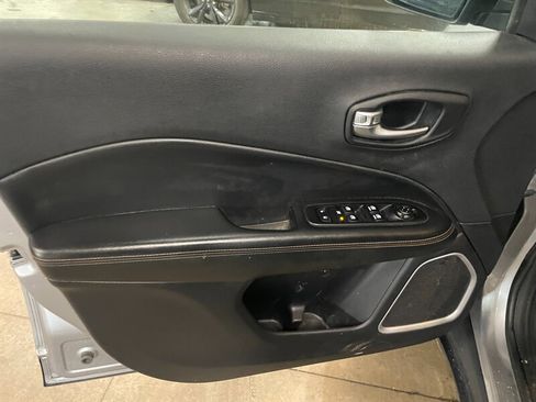 Used 2019 Jeep Compass Limited image 17