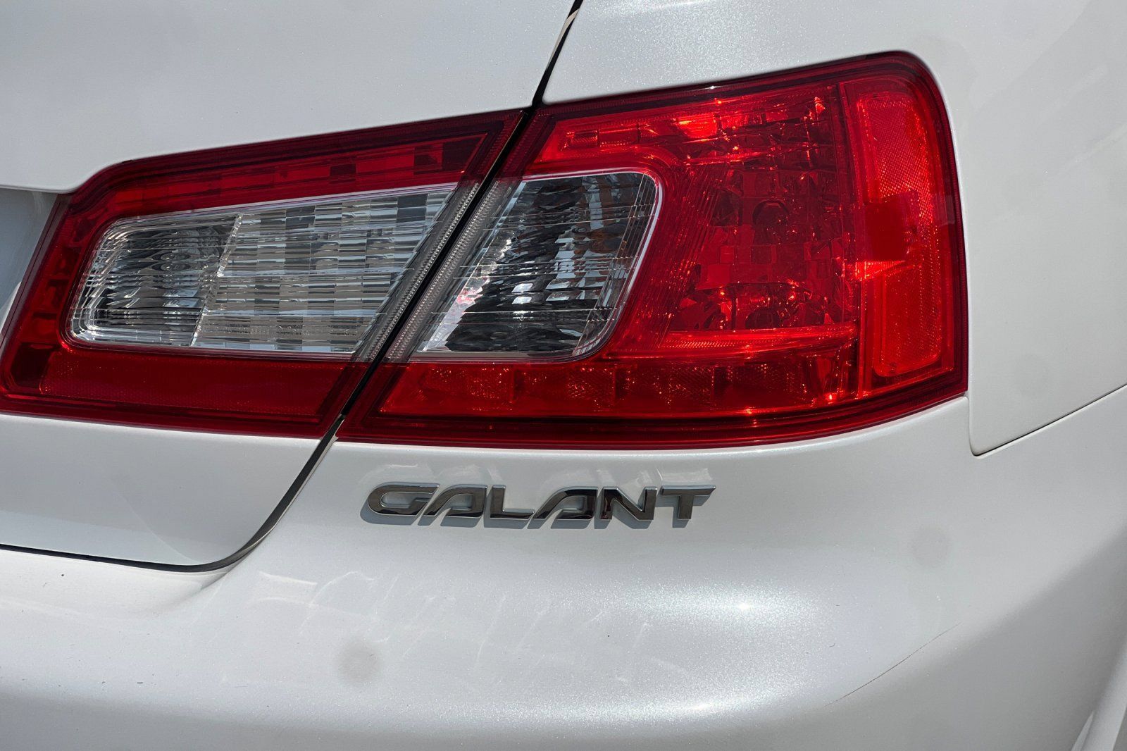 Used 2011 Mitsubishi Galant FWD image 25