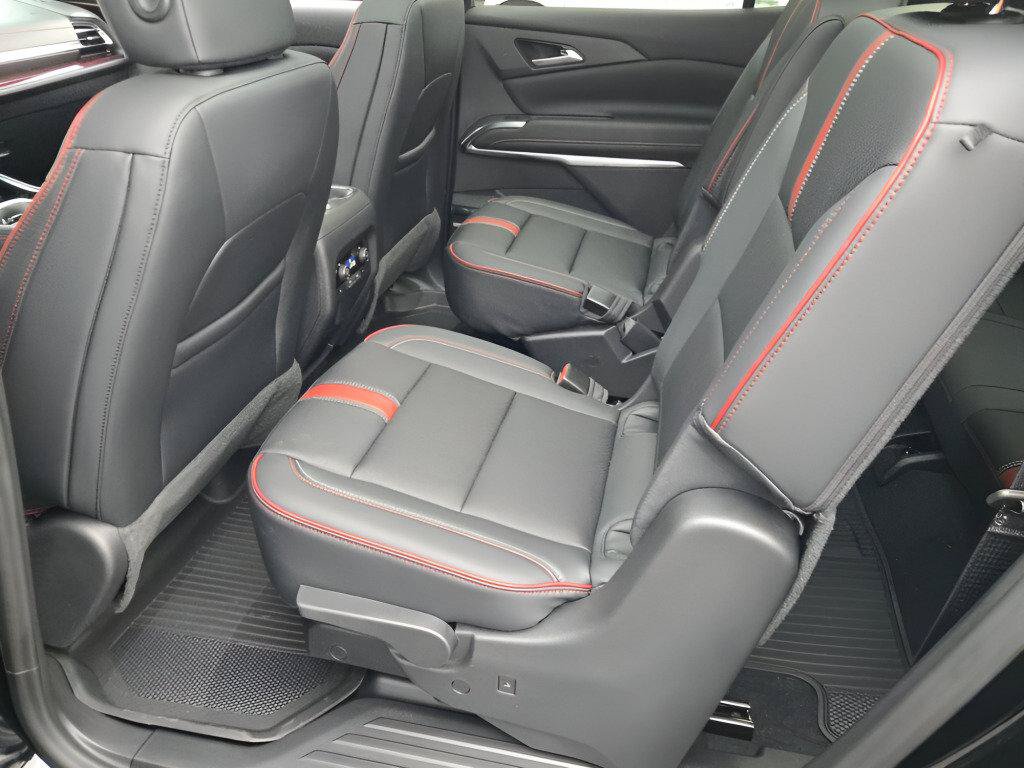 New 2027 Chevrolet Traverse RS w/ LPO, Floor Liner Package AWD/4WD image 23