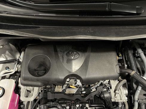 Used 2023 Toyota Sienna XLE FWD image 12