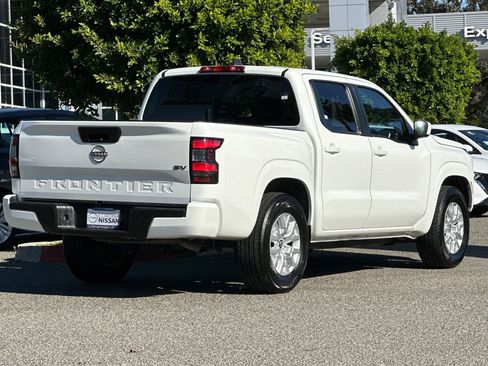 Used 2023 Nissan Frontier SV image 4