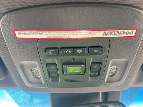 Used 2020 Toyota Avalon XLE w/ Moonroof Package FWD image 27