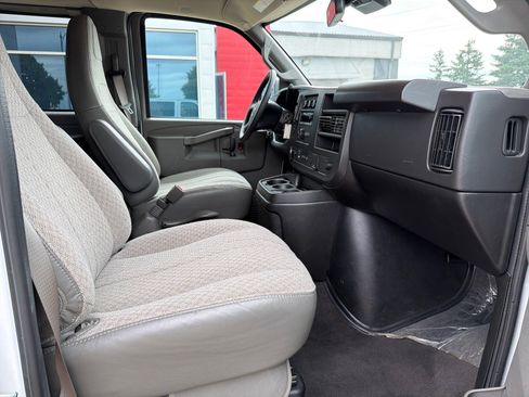 Used 2025 Chevrolet Express 3500 LT w/ LT Preferred Equipment Group RWD image 21