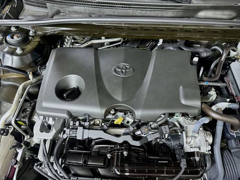 Used 2024 Toyota Camry SE FWD image 9