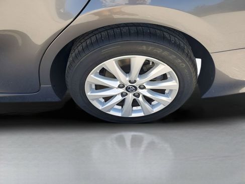 Used 2019 Toyota Camry LE image 19