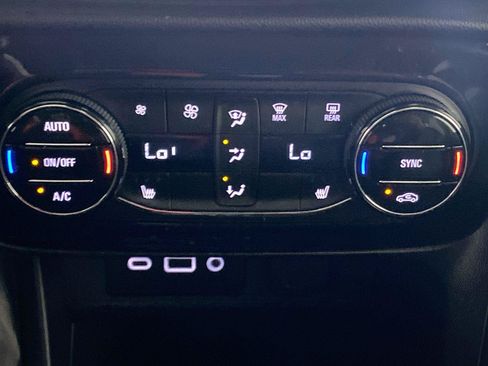 Used 2023 Buick Encore GX Essence w/ Experience Buick Package FWD image 28