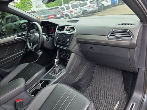 Used 2024 Volkswagen Tiguan SE R-Line FWD image 26