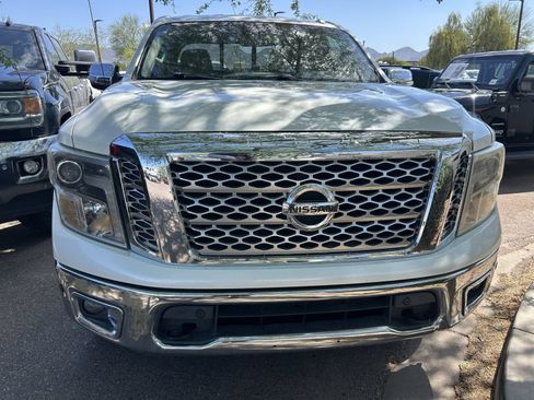 Used 2017 Nissan Titan SL AWD/4WD image 3