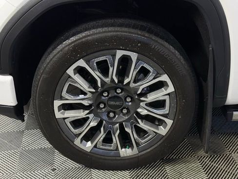 Used 2023 GMC Sierra 1500 Denali Ultimate image 9