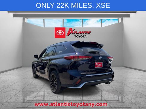 Used 2023 Toyota Highlander XSE AWD/4WD image 6