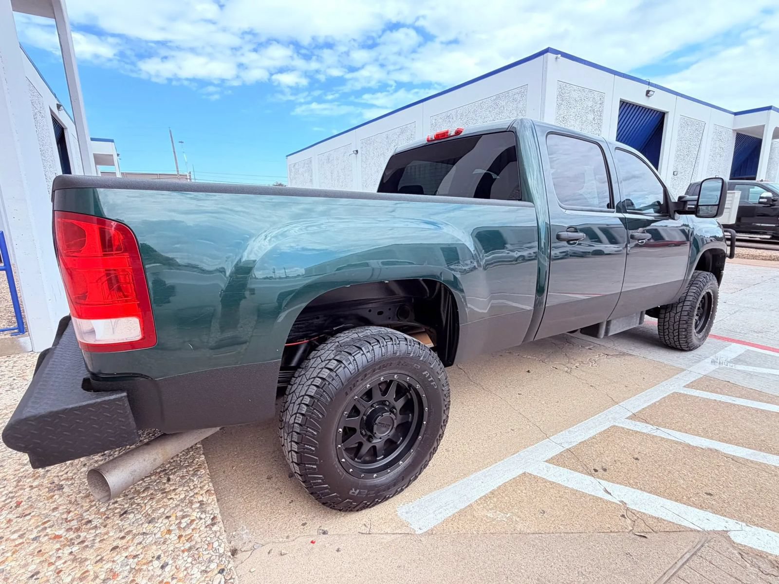 Used 2012 GMC Sierra 2500 SLE w/ SLE Preferred Package AWD/4WD image 4