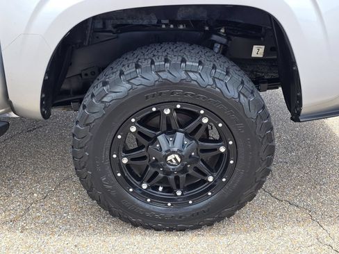 Used 2019 Toyota Tacoma SR w/ SR Convenience Package RWD image 28