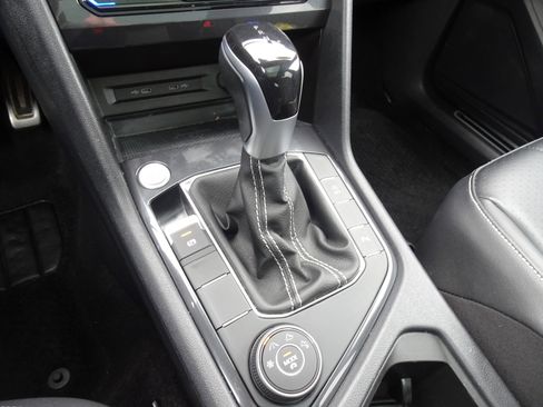 Used 2022 Volkswagen Tiguan SE R-Line AWD/4WD image 12