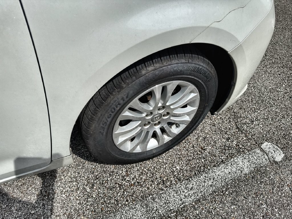 Used 2015 Toyota Sienna XLE w/ XLE Navigation Package FWD image 11