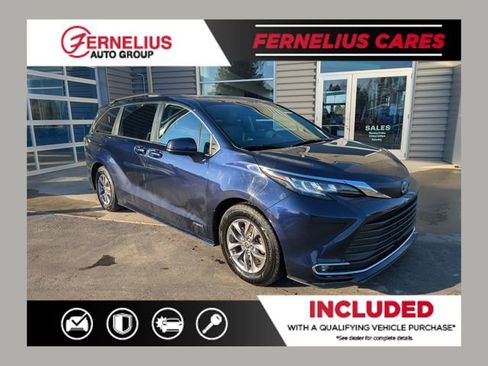 Used 2021 Toyota Sienna XLE w/ XLE Plus Package image 1
