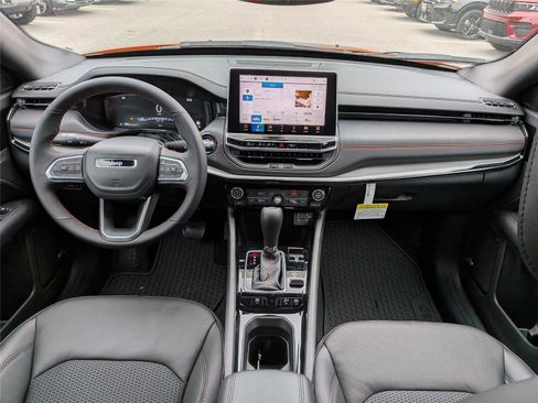 New 2026 Jeep Compass Trailhawk w/ Sun, Sound & Navigation Group AWD/4WD image 15