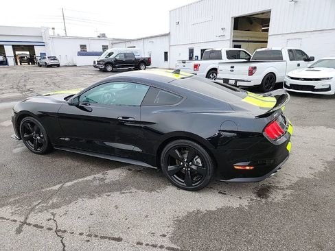Used 2023 Ford Mustang Coupe RWD image 7