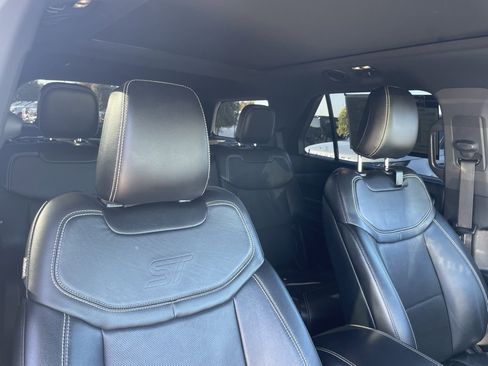 Used 2020 Ford Explorer ST w/ ST Street Pack image 31