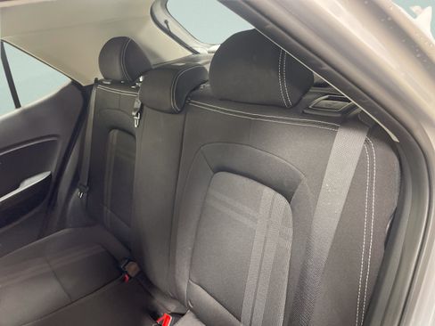 Used 2025 Hyundai Venue SEL FWD image 10