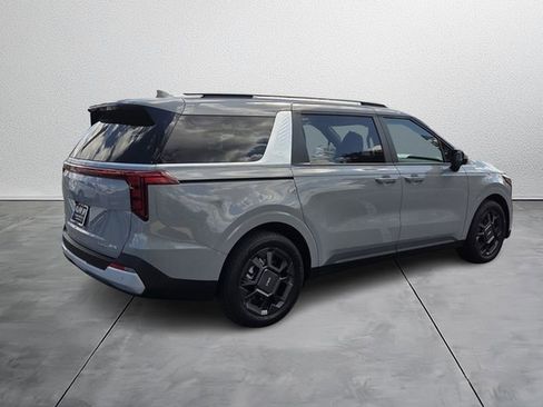 Used 2026 Kia Carnival EX image 5