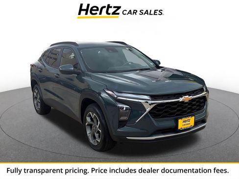 Used 2025 Chevrolet Trax LT FWD image 1