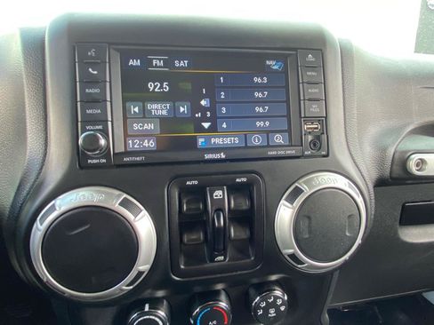 Used 2017 Jeep Wrangler Unlimited Sahara AWD/4WD image 27