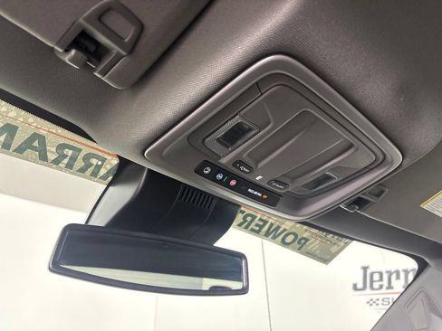Used 2025 GMC Sierra 1500 SLT AWD/4WD image 23