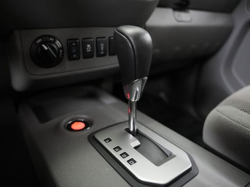 Used 2021 Nissan Frontier SV w/ Midnight Edition Floor Mats image 24