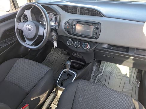 Used 2015 Toyota Yaris L image 27