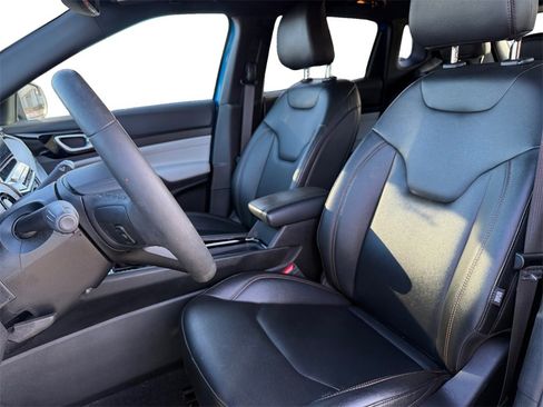 Certified 2024 Jeep Compass Limited image 9