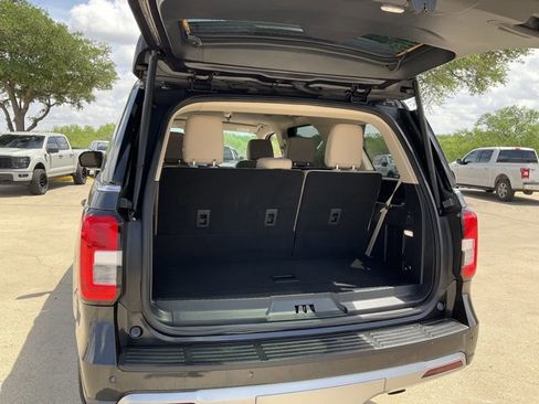 Certified 2024 Ford Expedition XLT image 16