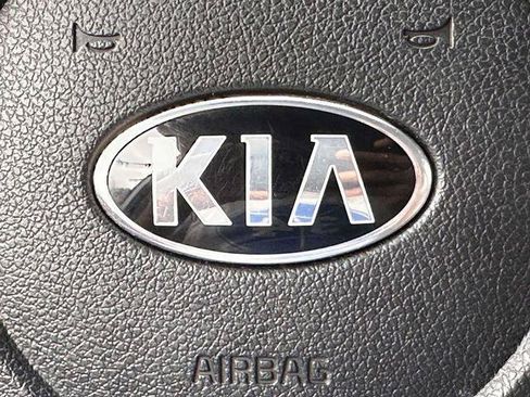 Used 2020 Kia Sedona LX FWD image 27