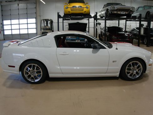 Used 2008 Ford Mustang GT Premium image 6