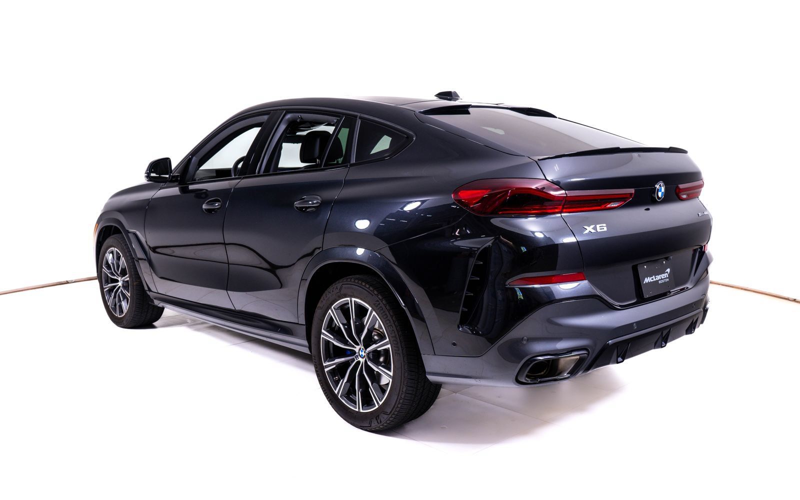 Used 2025 BMW X6 xDrive40i w/ Executive Package AWD/4WD image 3
