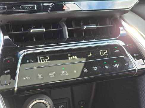 Used 2024 Toyota Venza Limited image 29