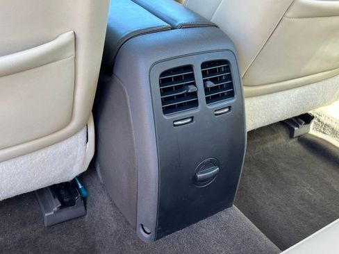 Used 2014 Lincoln MKS AWD image 28