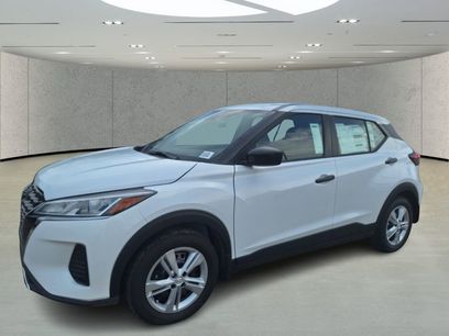 New 2025 Nissan Kicks Play S