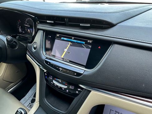 Used 2017 Cadillac XT5 Premium Luxury w/ Driver Assist Package FWD image 9