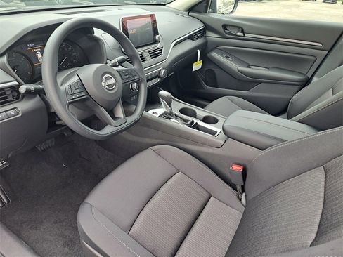 Used 2025 Nissan Altima 2.5 S image 13
