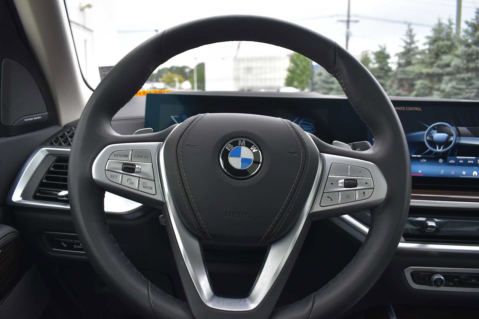 Used 2026 BMW X7 xDrive40i w/ Premium Package AWD/4WD image 25