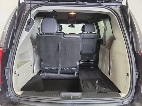 Used 2020 Dodge Grand Caravan SXT FWD image 25