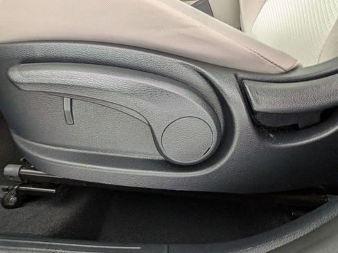 Used 2025 Kia Soul LX FWD image 22