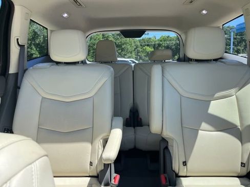 Used 2022 Cadillac XT6 Premium Luxury w/ Technology Package FWD image 40