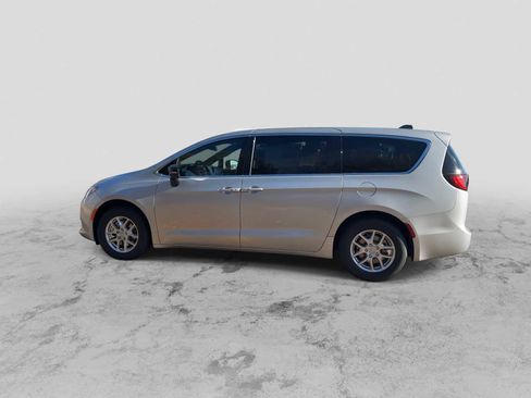 New 2026 Chrysler Voyager LX image 5